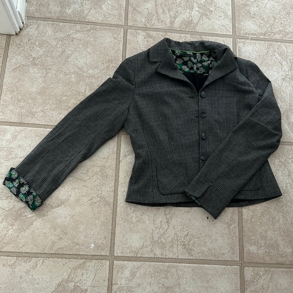 Elie Tahari Grey Plaid Blazer with sleeve and collar detailing